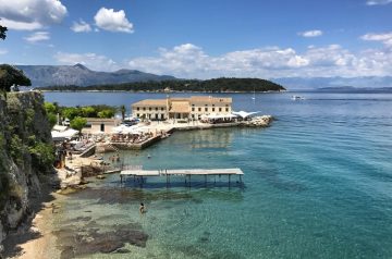 Corfu Trail Toller Blick auf die Badebuchten in Korfu Stadt