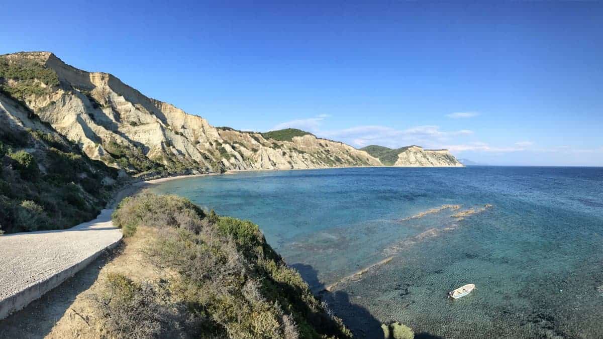 Corfu Trail km 05 pointe sud d'une plage solitaire et excellent départ pour la randonnée longue distance
