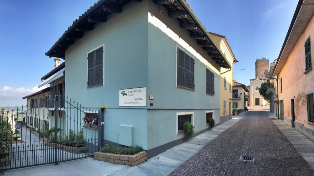 Caminata de larga distancia Piamonte de bodega a bodega Alojamiento Barbaresco 1