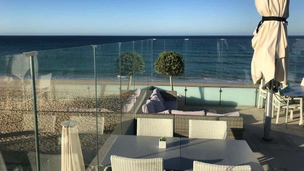 Kystvandring Algarve Faro Luksus Beach Guest House Strand Hotel med tagterrasse