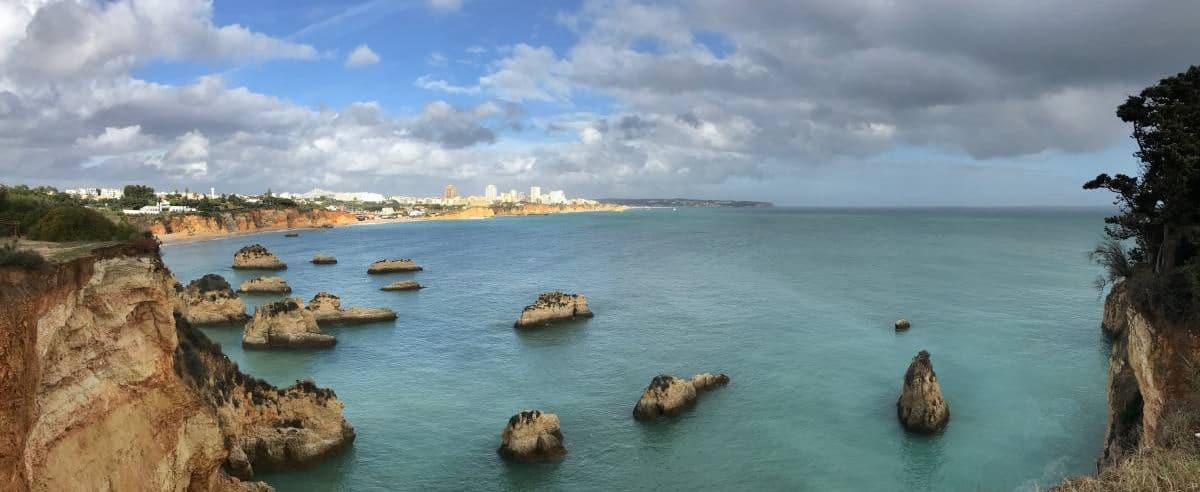 Küstenwanderung Algarve Etappe 4 20 Blick zurück auf Portimao