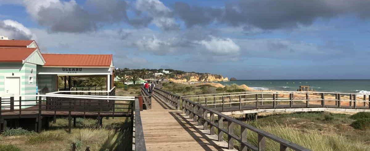Küstenwanderung Algarve Etappe 4 23 Holzsteg am Strand Beach Alvor Poente