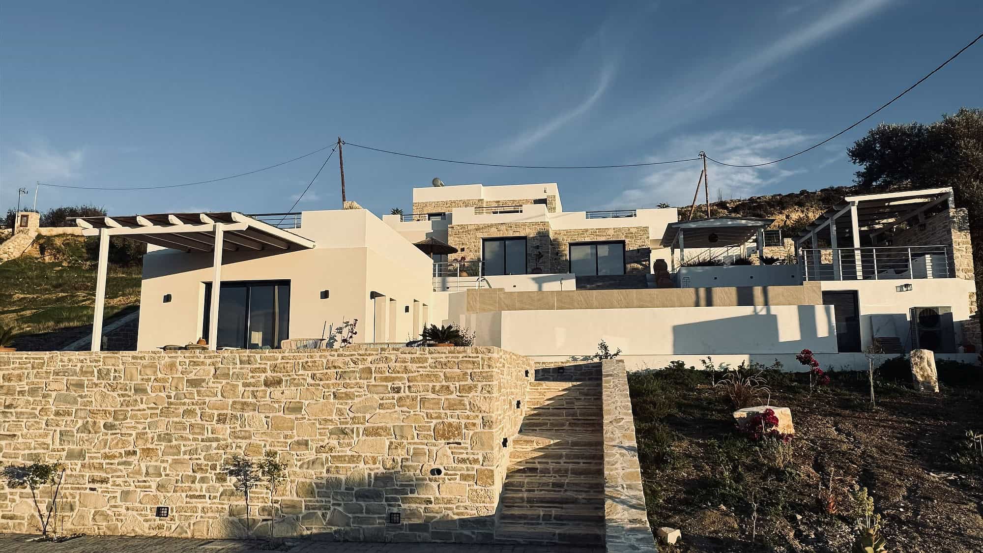 Villa Kyma Appartement Almira Sivas Kreta vom Parkplatz aus