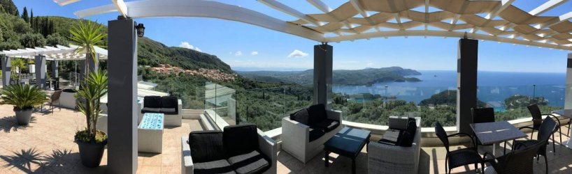 Corfu-Trail - km 115 - Am Ortsausgang von Lakones befindet sich ein Café mit beeindruckender Dachterrasse