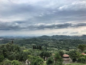 Corfu-Trail - km 87 - selbst bei bedecktem Himmel ist der Blick bis zum albanischen Festland noch beeindruckend