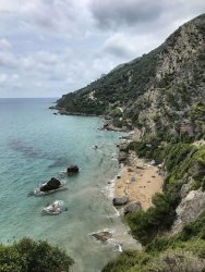 Corfu-Trail - km 90 - Hinter Glifada gönnt sich der Corfu-Trail einen kleinen Umweg an dieser Badebucht vorbei