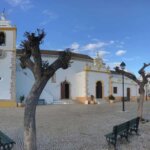 Die Kirche von Alvor am Abend